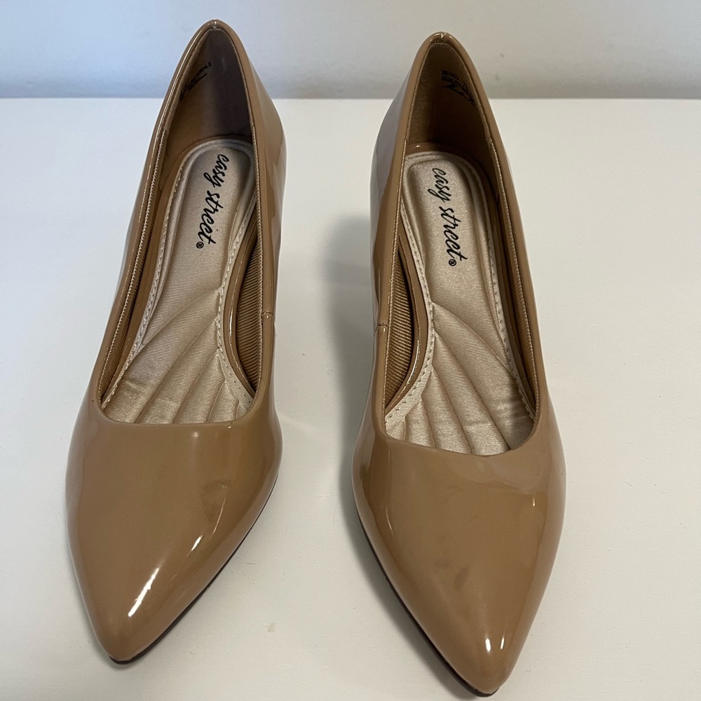 Easy Street Pointe Pump - Taupe Size 7.5W